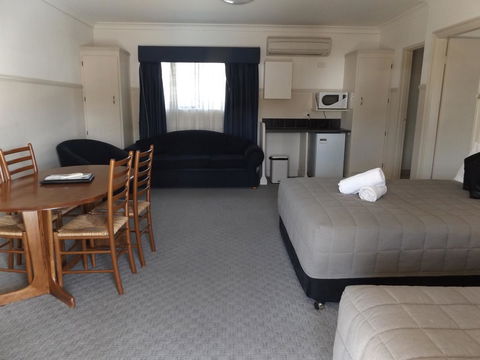 Ben Chifley Motor Inn - Accommodation NT 24