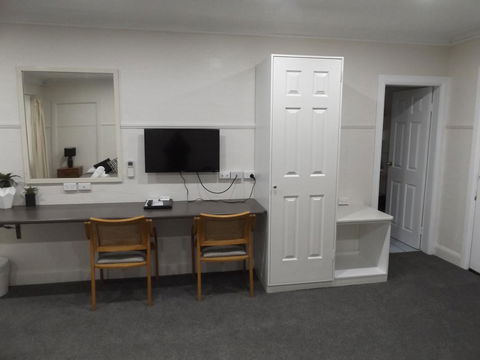 Ben Chifley Motor Inn - Accommodation NT 6