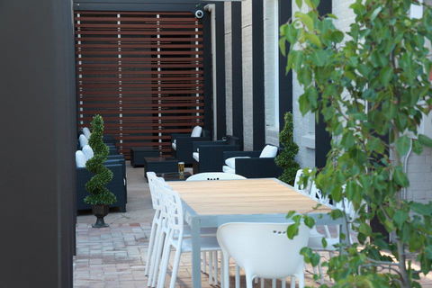 Crossroads Hotel - Accommodation NT 28