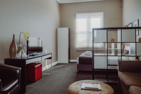 Crossroads Hotel - Accommodation NT 14