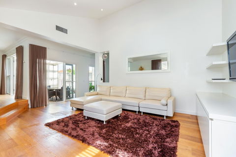 Kensington Self-Contained Modern House (89BROM) - Accommodation NT 16