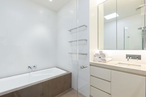 Kensington Self-Contained Modern House (89BROM) - Accommodation NT 7