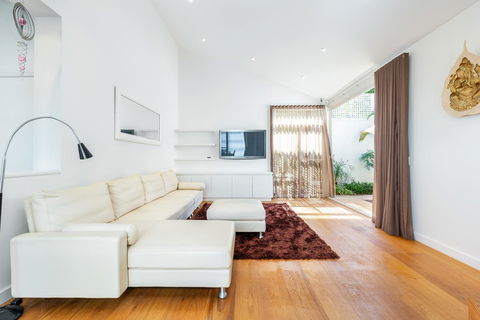 Kensington Self-Contained Modern House (89BROM) - Accommodation NT 15