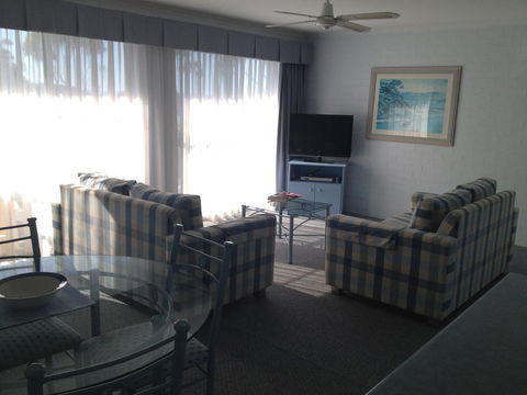 Breakers Apartments - Accommodation NT 13