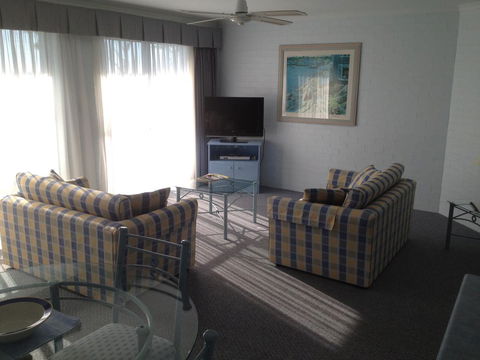 Breakers Apartments - Accommodation NT 6