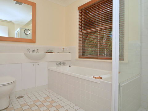 Villa 2br Prosecco Villa Located Within Cypress Lakes Resort - Accommodation NT 13