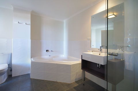 Macquarie Waters Boutique Apartment Hotel - Accommodation NT 28
