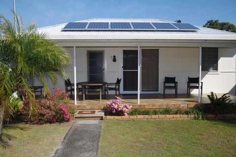 Fleur Cottage, 7 Willow Street - Accommodation NT 1