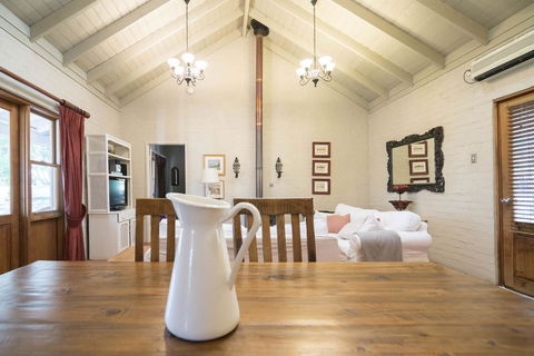 Thistle Hill Guesthouse - Walk To Many Wineries And Restaurants - Accommodation NT 30