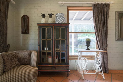Thistle Hill Guesthouse - Walk To Many Wineries And Restaurants - Accommodation NT 24