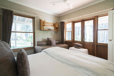 Thistle Hill Guesthouse - Walk To Many Wineries And Restaurants - Accommodation NT 37