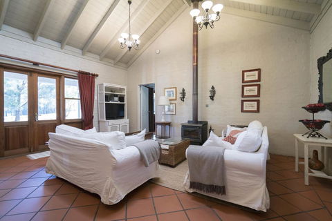 Thistle Hill Guesthouse - Walk To Many Wineries And Restaurants - Accommodation NT 31