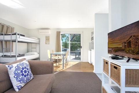 Huskisson Holiday Motel Cabins - Accommodation NT 1