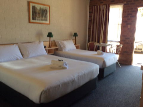Bega Downs Motor Inn - Accommodation NT 2