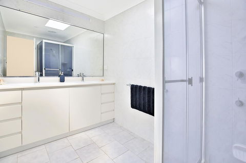Neptune I Absolute Beachfront I Stunning Views - Accommodation NT 20