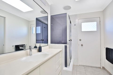 Neptune I Absolute Beachfront I Stunning Views - Accommodation NT 19