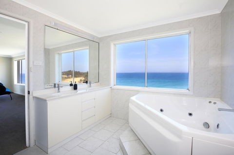 Neptune I Absolute Beachfront I Stunning Views - Accommodation NT 18