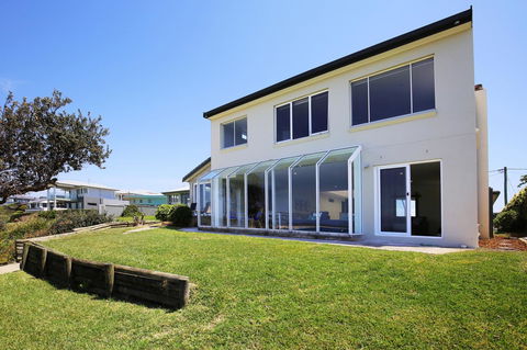 Neptune I Absolute Beachfront I Stunning Views - Accommodation NT 26