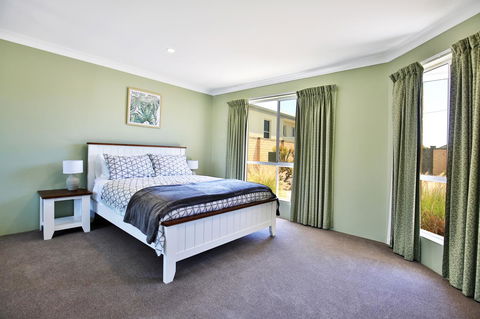 Neptune I Absolute Beachfront I Stunning Views - Accommodation NT 15