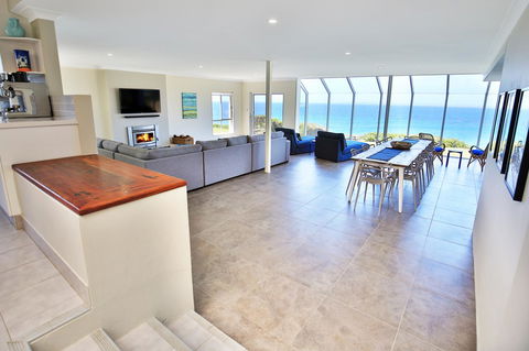 Neptune I Absolute Beachfront I Stunning Views - Accommodation NT 2