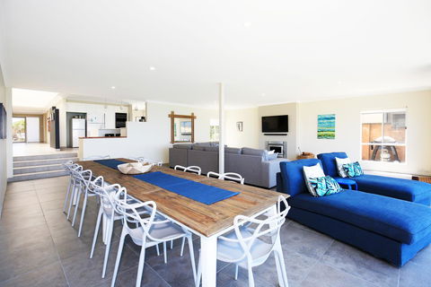 Neptune I Absolute Beachfront I Stunning Views - Accommodation NT 5