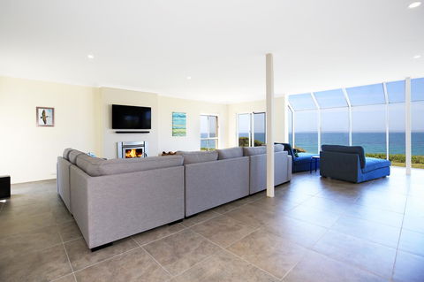 Neptune I Absolute Beachfront I Stunning Views - Accommodation NT 3