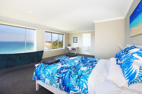 Neptune I Absolute Beachfront I Stunning Views - Accommodation NT 11