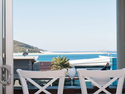 Blue View @ Fingal Bay - Accommodation NT 13