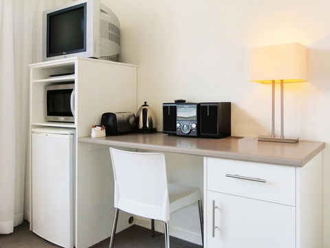 Oaks Nelson Bay Lure Suites - Accommodation NT 12