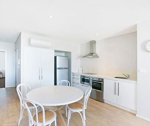 Oaks Nelson Bay Lure Suites - Accommodation NT 1