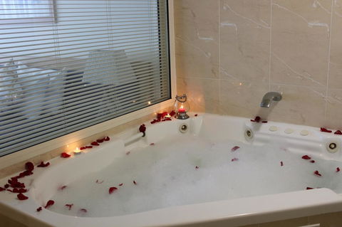 The Boathouse Resort Luxury Apartments - Accommodation NT 20