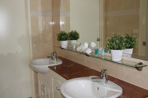 The Boathouse Resort Luxury Apartments - Accommodation NT 18