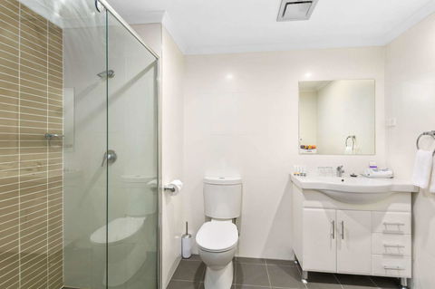 Quality Suites Pioneer Sands - Accommodation NT 4