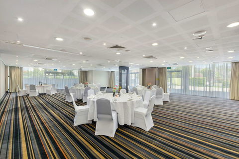 Quality Suites Pioneer Sands - Accommodation NT 13