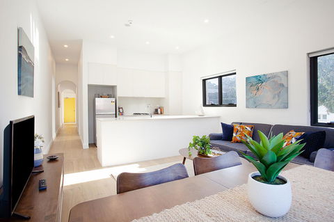 Stylish Apartment With Garage Near Bondi Beach - Accommodation NT 9