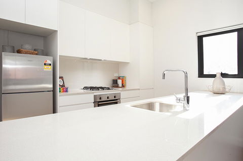 Stylish Apartment With Garage Near Bondi Beach - Accommodation NT 3