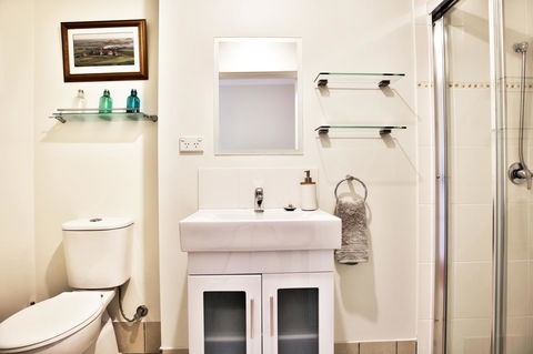 Hayes Beach House I Award Winner I 4 Mins To Beach - Accommodation NT 14