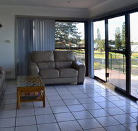 Oxley 8 at Tuncurry - Accommodation NT