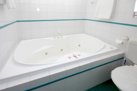 Sapphire Waters Motor Inn - Accommodation NT 25