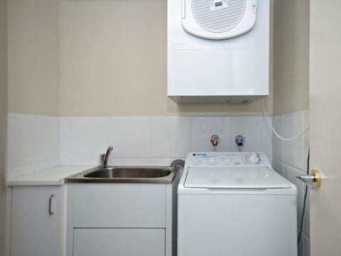 Messines Street, Breakwater Apartment, 104 - NT Tourism 10