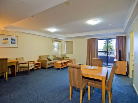 Oaks The Entrance Waterfront Suites - Accommodation NT 8