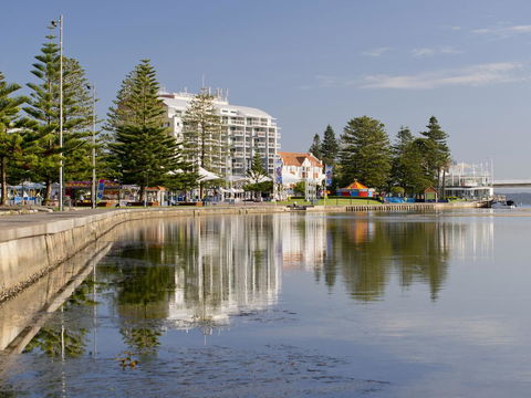 Oaks The Entrance Waterfront Suites - Accommodation NT 4