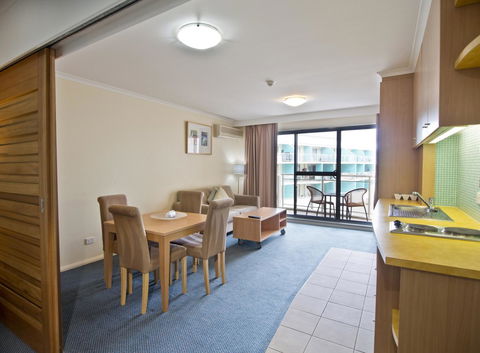 Oaks The Entrance Waterfront Suites - Accommodation NT 11