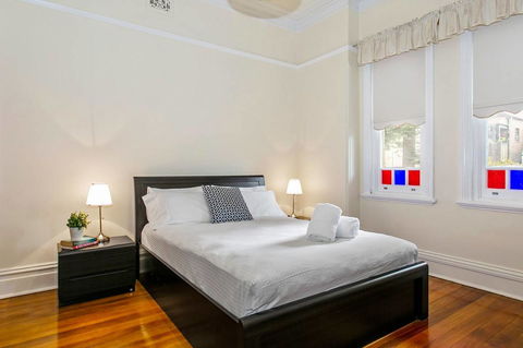 Oversized 2 Bedroom Manly Beach House - Accommodation NT 6