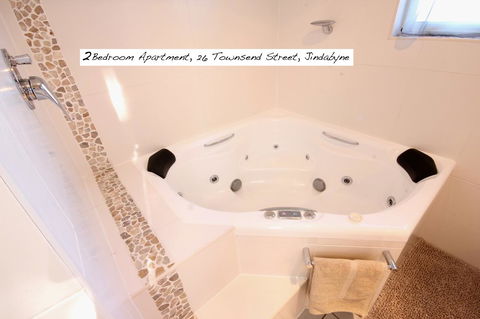 Full Circle Apartments - Accommodation NT 27