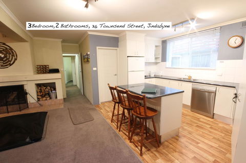 Full Circle Apartments - Accommodation NT 16