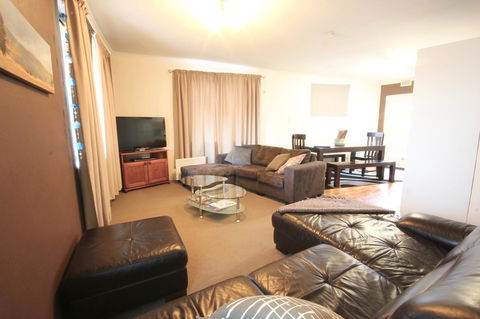 Full Circle Apartments - Accommodation NT 6