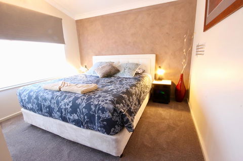 Full Circle Apartments - Accommodation NT 2