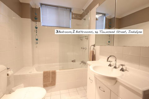 Full Circle Apartments - Accommodation NT 13