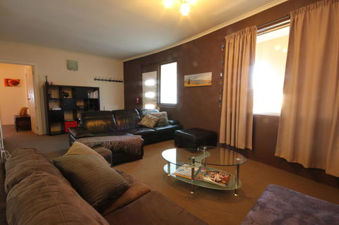 Full Circle Apartments - Accommodation NT 7